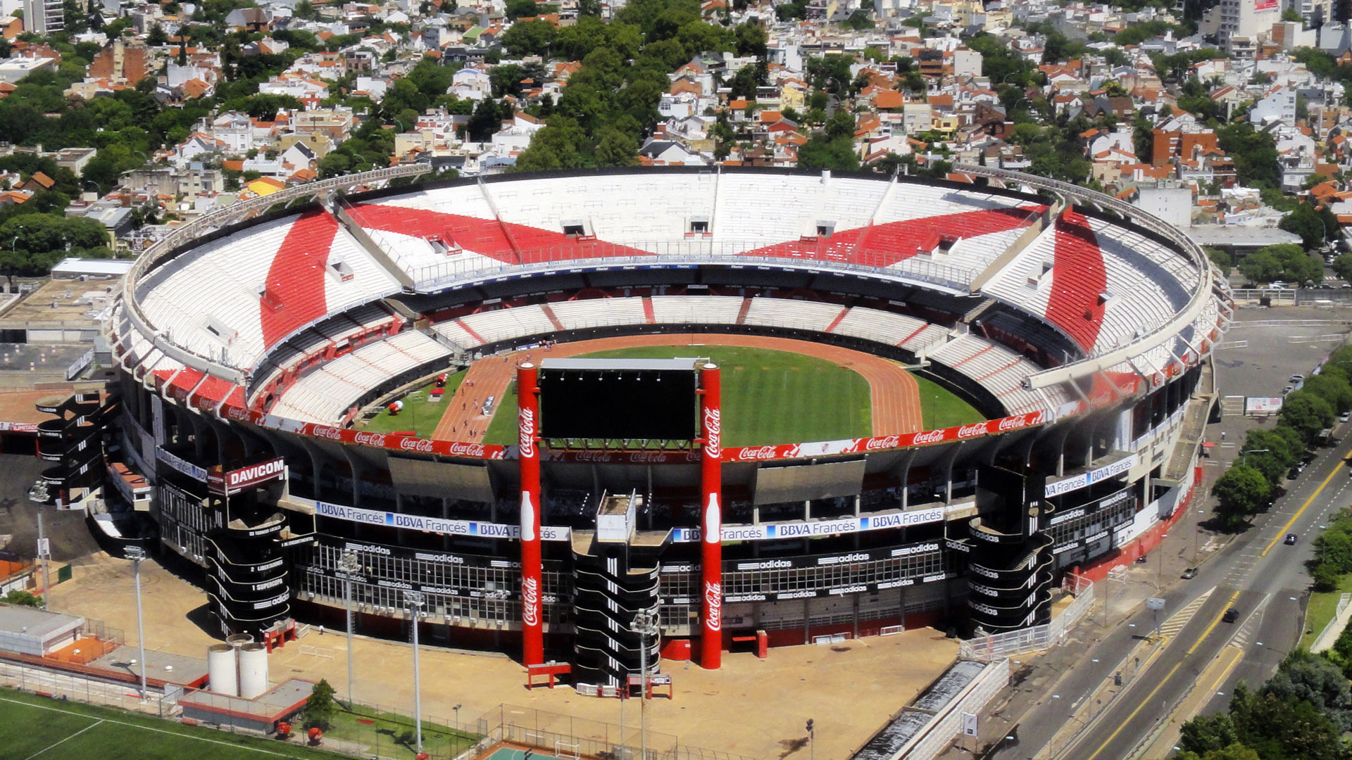 River presentó su nueva camiseta con un diseño que recupera parte de su historia