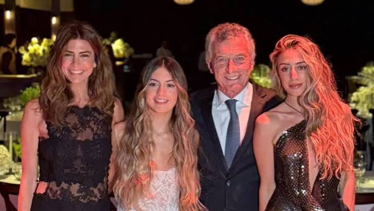 Antonia Macri festejó sus 15 con una gran fiesta y sus padres estuvieron juntos